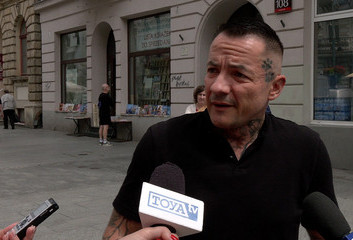 POSEŁ W ZAWIESZENIU