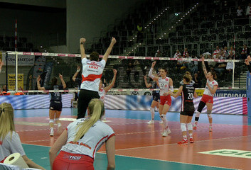 PRAWIE TRZY GODZINY WALKI