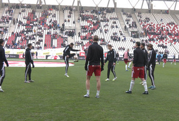 PONIŻEJ OCZEKIWAŃ, ALE Z NADZIEJĄ