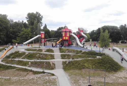 Plac zabaw na terenie dawnego Lunaparku
