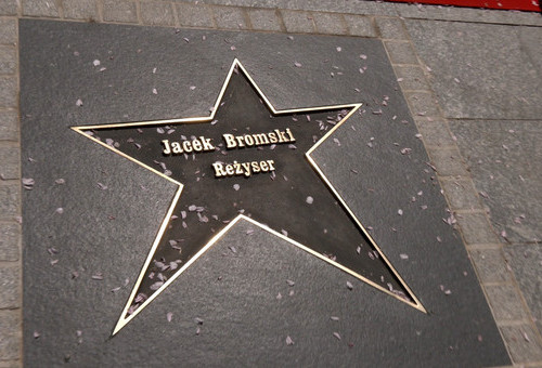 Gwiazda Jacka Bromskiego oraz zapowiedź spacerów szklakiem oskarowych twórców.