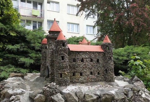 Kamienny zamek na Karolewie