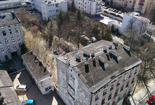 Remont skończony, a rudera straszy