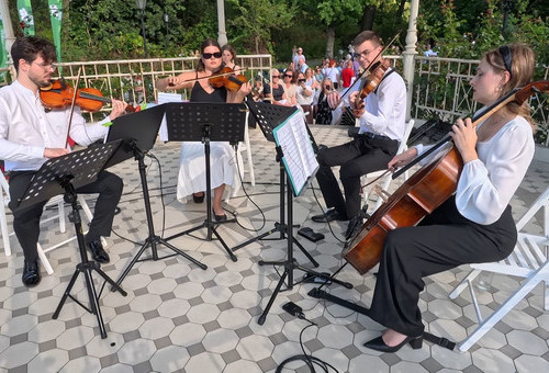 Letnie koncerty student&oacute;w, absolwent&oacute;w, pedagog&oacute;w AM