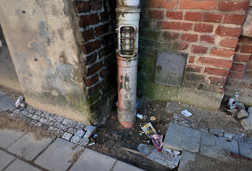 Absurdy ze sprzątaniem w tle