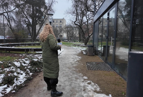 Tropem zagadek i absurd&oacute;w