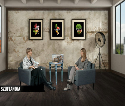 Książki z Łodzia w tle prezentem pod choinkę